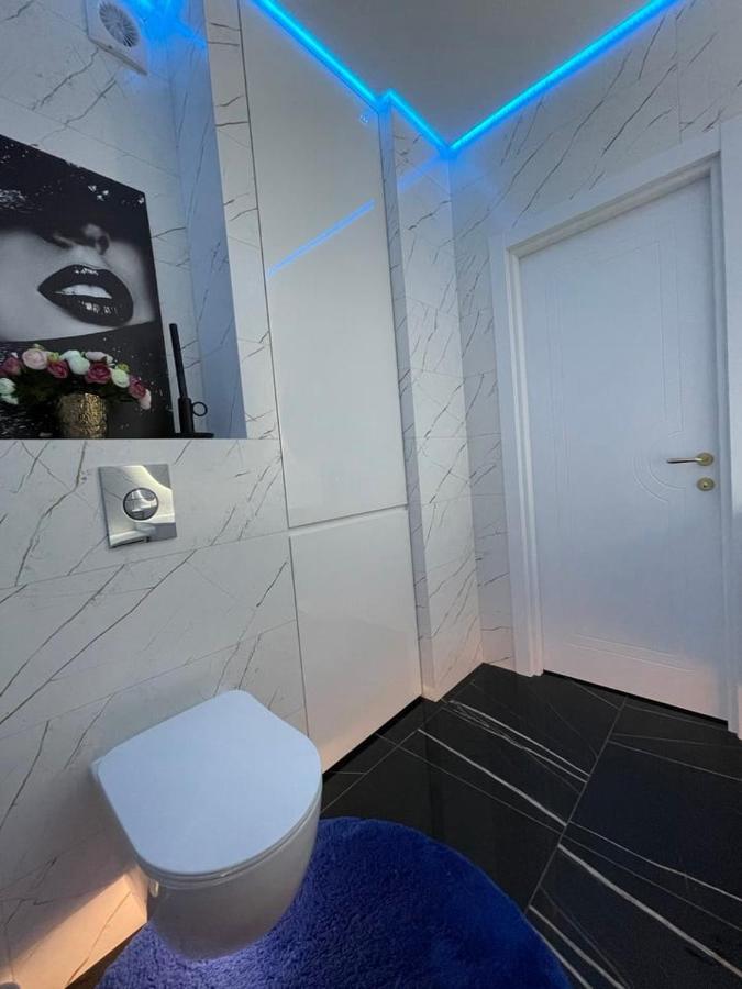 1 Room 65M2 Center Of Obolon Near River Side. Kyiv Exterior photo
